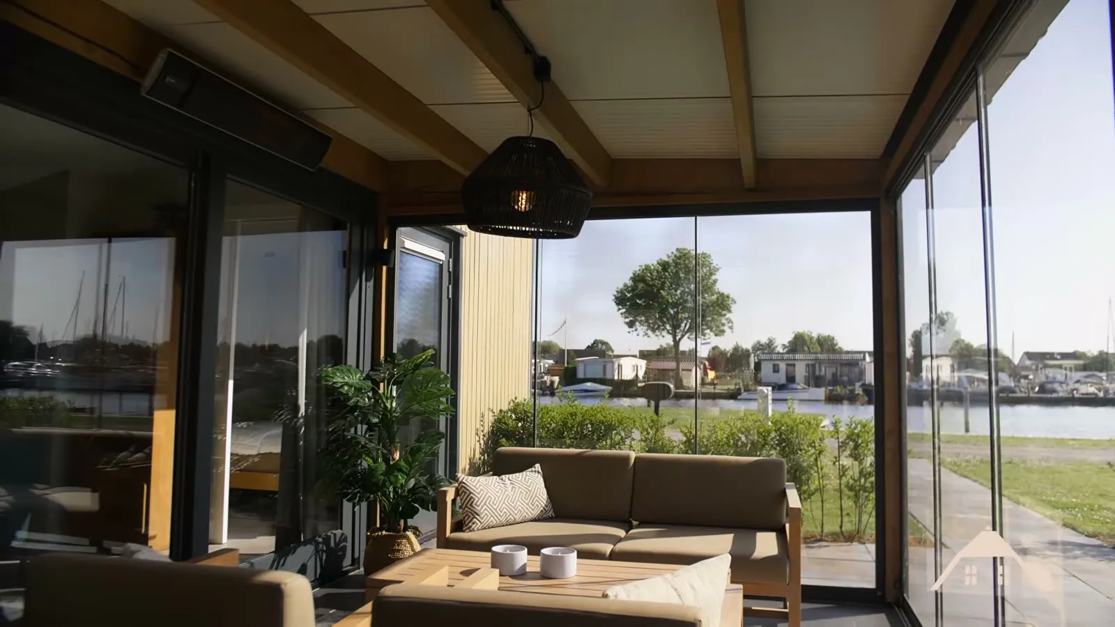 Friese Meren Villa's — brandvideo — frame 3